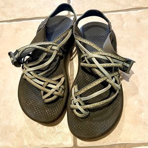 Green Chacos 3-Strap Size 8